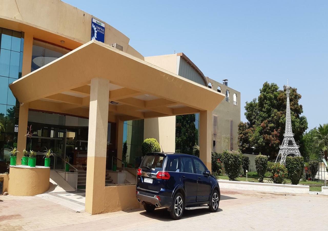 Seven Sky Clarks Exotica Hotel Bhuj Exterior foto